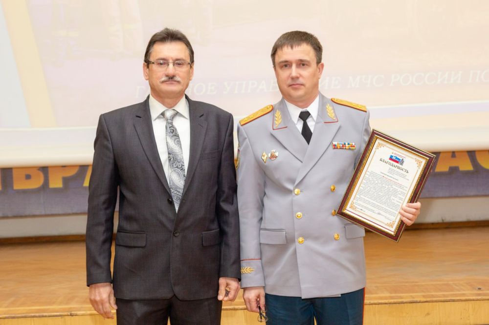 Торжественное награждение сотрудников МЧС России ко Дню пожарной охраны