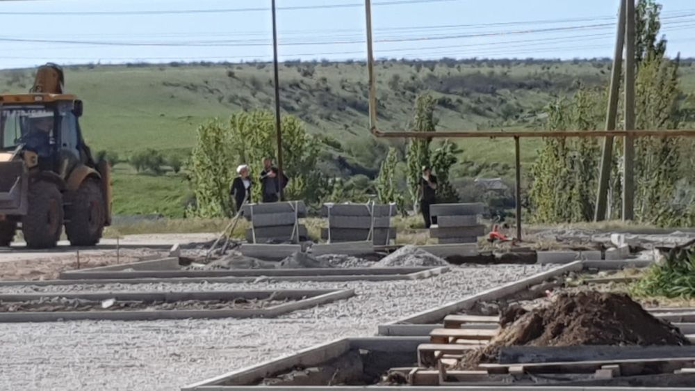 Ольга Урайкина: В рамках рабочего визита осмотрела ход работы по благоустройству дворовой территории по ул. 40 лет Победы, д.1, с. Брянское