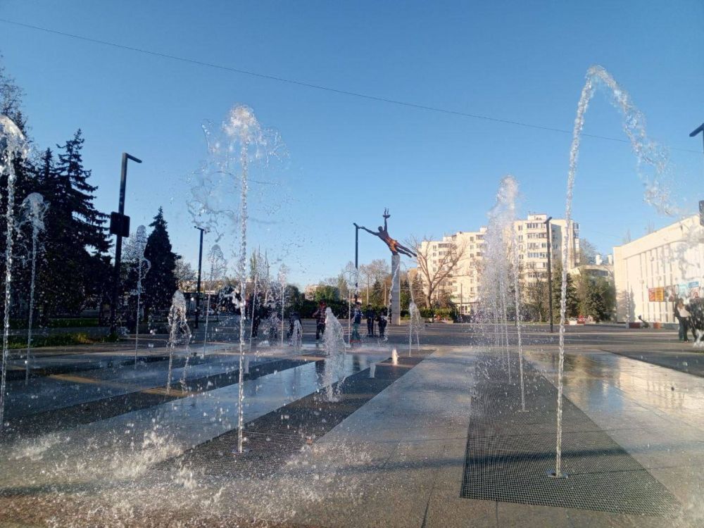 Запущен в работу сухой фонтан у Дворца культуры «Корабел» Запущен в работу сухой фонтан у Дворца культуры «Корабел»