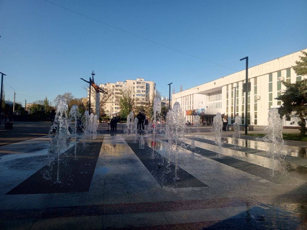 Запущен в работу сухой фонтан у Дворца культуры «Корабел» Запущен в работу сухой фонтан у Дворца культуры «Корабел»