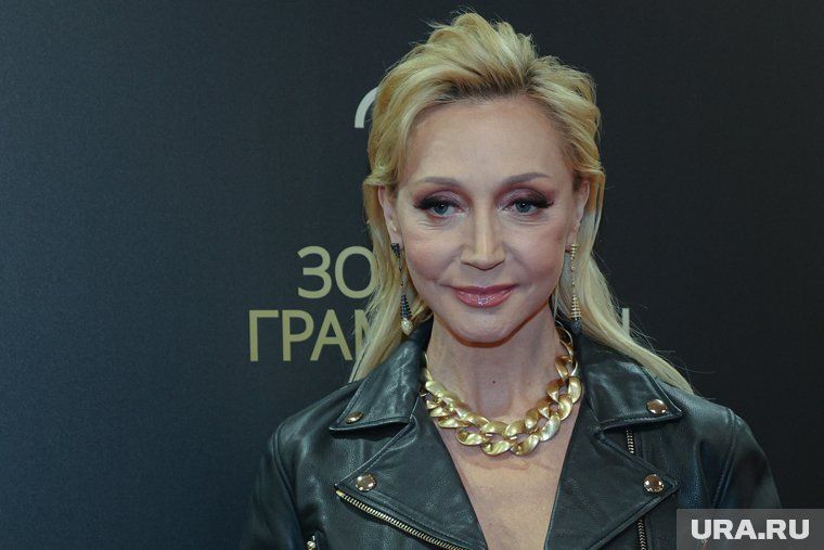 Запрет в Европе, концерты в подземке и слухи о тайном возвращении в РФ: как сейчас живет Орбакайте Запрет в Европе, концерты в подземке и слухи о тайном возвращении в РФ: как сейчас живет Орбакайте