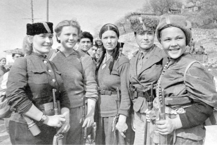  :     1941  1945 