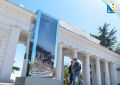 На Приморском бульваре и у Графской пристани установили интерактивные зеркальные стелы от VK ко Дню Победы