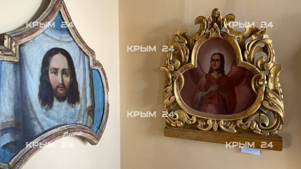 У дворца-замка «Ласточкино гнездо» провели патриотическую акцию У дворца-замка «Ласточкино гнездо» провели патриотическую акцию