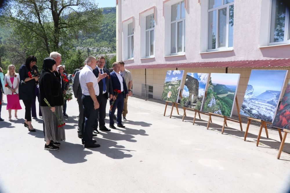 Торжественно открыт памятный знак в честь летчика Николая Титовича Хрусталева Торжественно открыт памятный знак в честь летчика Николая Титовича Хрусталева