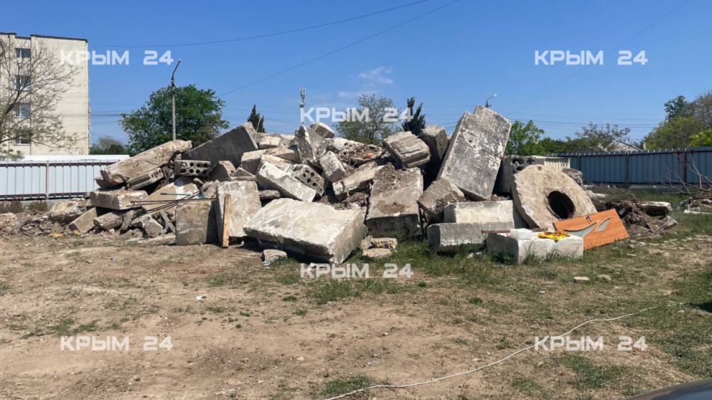 В Евпатории благоустраивают сквер памяти погибшим после взрыва дома В Евпатории благоустраивают сквер памяти погибшим после взрыва дома