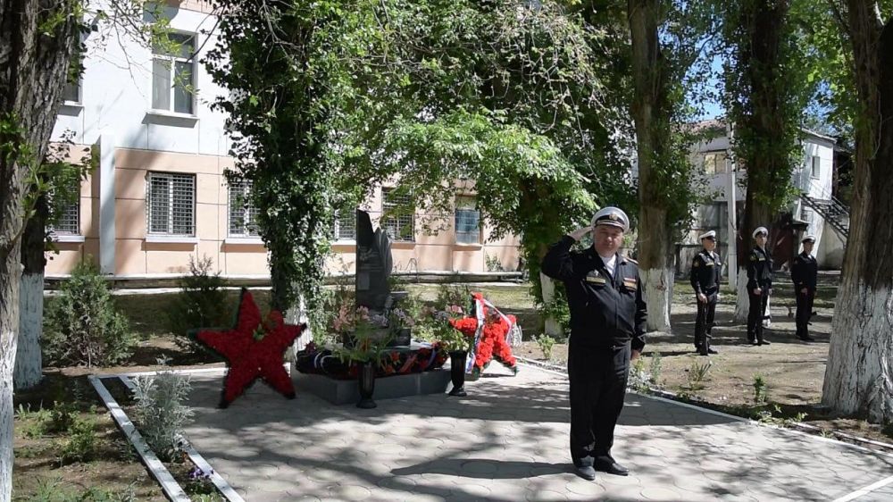 В Феодосии почтили память юных партизан и подпольщиков В Феодосии почтили память юных партизан и подпольщиков