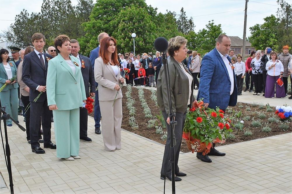 В с. Абрикосово после реставрации открыли памятник землякам, погибшим в ВОВ В с. Абрикосово после реставрации открыли памятник землякам, погибшим в ВОВ