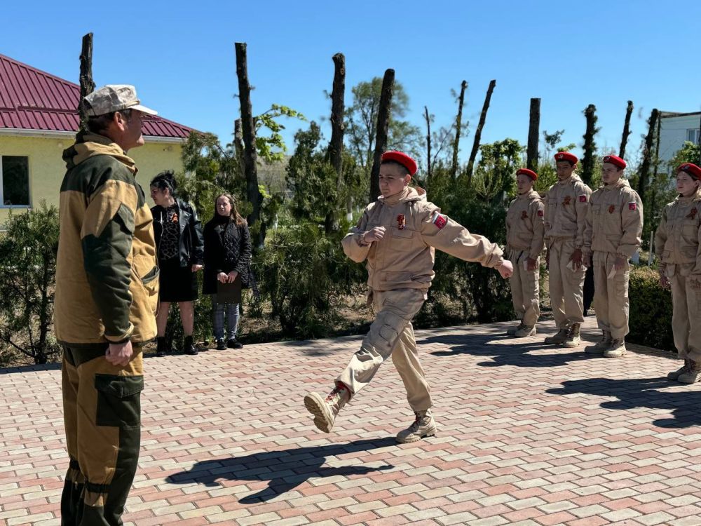 В Красноперекопском районе прошло посвящение обучающихся в члены Всероссийского военно-патриотического общественного движения «Юнармия» В Красноперекопском районе прошло посвящение обучающихся в члены Всероссийского военно-патриотического общественного движения «Юнармия»