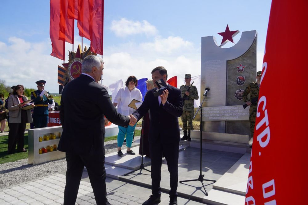 В Керчи на Аджимушкайской земле открыт Мемориальный комплекс В Керчи на Аджимушкайской земле открыт Мемориальный комплекс