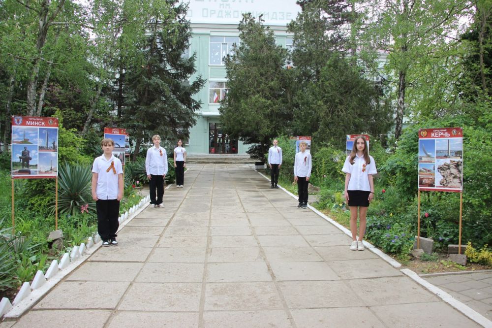 В керченской школе №11 им. Серго Орджоникидзе прошла праздничная программа «Диалог Любви с войной»