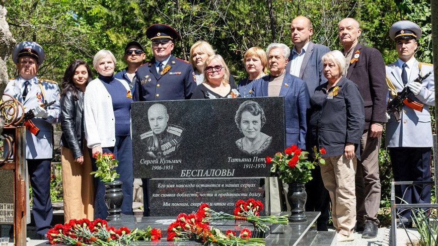 В Крыму полицейские благоустроили место захоронения ветерана ВОВ, участкового симферопольской милиции В Крыму полицейские благоустроили место захоронения ветерана ВОВ, участкового симферопольской милиции