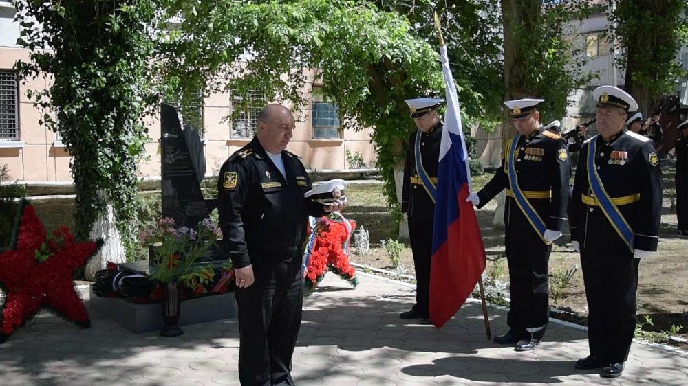 В Феодосии почтили память юных партизан и подпольщиков В Феодосии почтили память юных партизан и подпольщиков