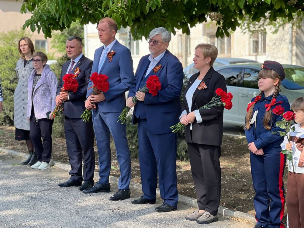 В Джанкое открыли мемориальные плиты участникам СВО, погибшим при исполнении воинского долга В Джанкое открыли мемориальные плиты участникам СВО, погибшим при исполнении воинского долга