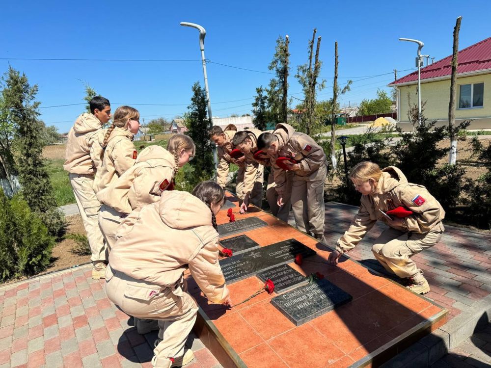 В Красноперекопском районе прошло посвящение обучающихся в члены Всероссийского военно-патриотического общественного движения «Юнармия» В Красноперекопском районе прошло посвящение обучающихся в члены Всероссийского военно-патриотического общественного движения «Юнармия»