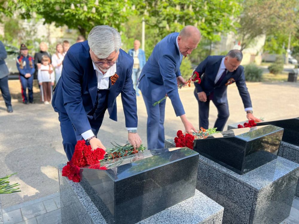 В Джанкое открыли мемориальные плиты участникам СВО, погибшим при исполнении воинского долга В Джанкое открыли мемориальные плиты участникам СВО, погибшим при исполнении воинского долга