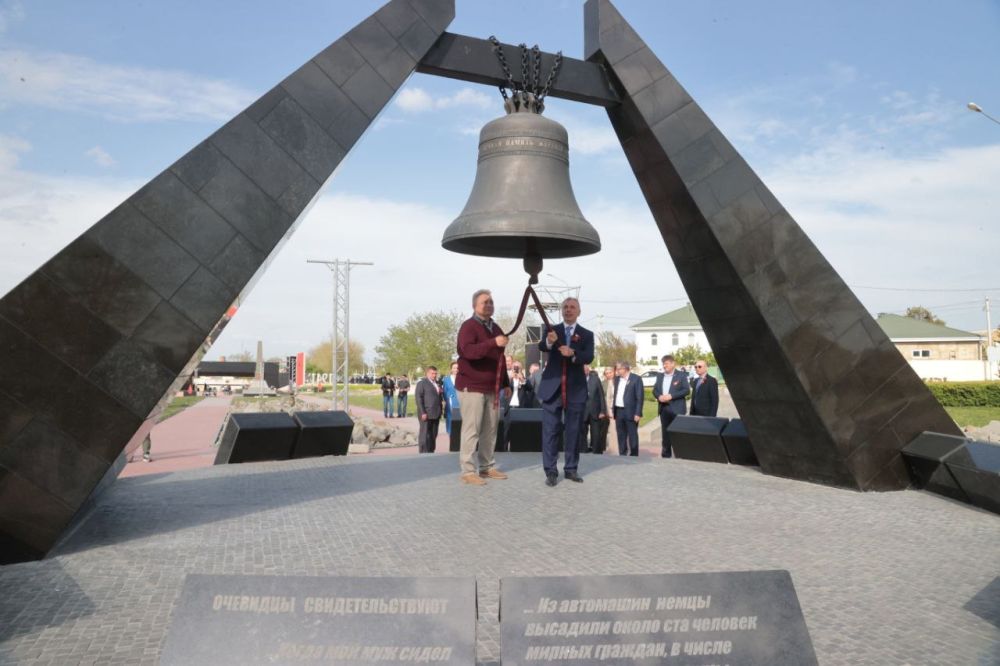 В Крыму почтили память жертв фашизма В Крыму почтили память жертв фашизма
