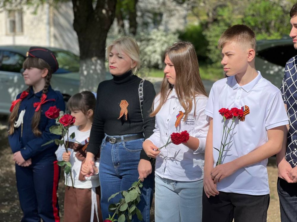 В Джанкое открыли мемориальные плиты участникам СВО, погибшим при исполнении воинского долга В Джанкое открыли мемориальные плиты участникам СВО, погибшим при исполнении воинского долга