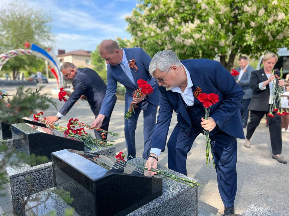 В Джанкое открыли мемориальные плиты участникам СВО, погибшим при исполнении воинского долга В Джанкое открыли мемориальные плиты участникам СВО, погибшим при исполнении воинского долга