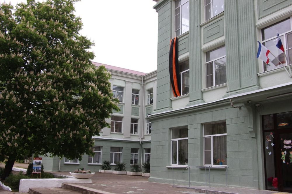 В керченской школе №11 им. Серго Орджоникидзе прошла праздничная программа «Диалог Любви с войной»