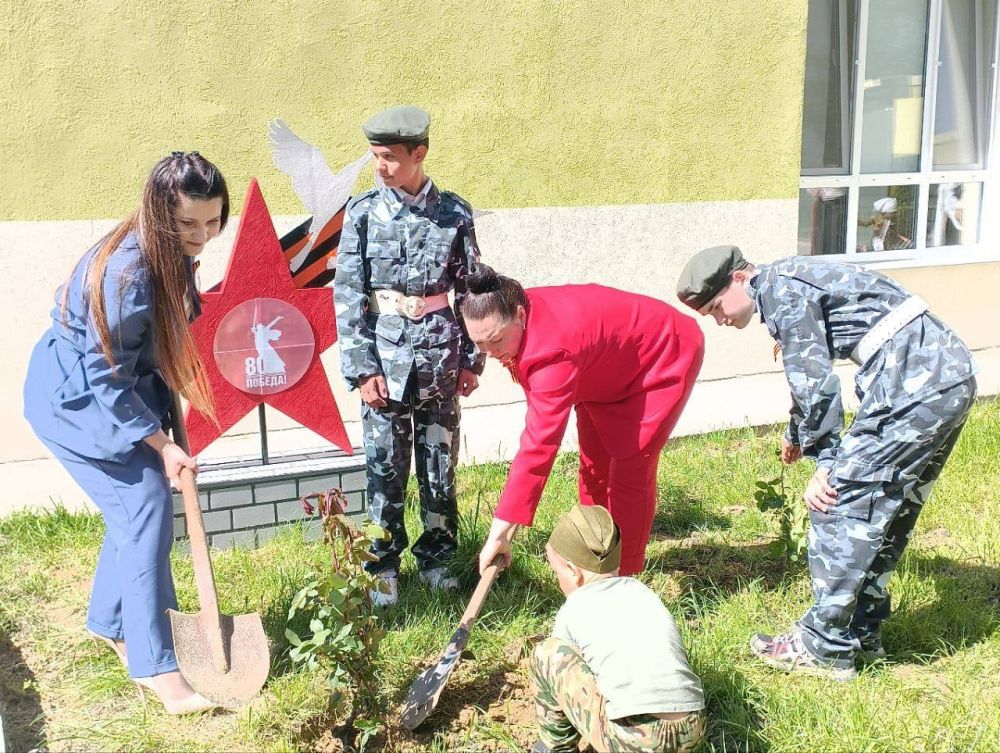 В керченской школе №11 им. Серго Орджоникидзе прошла праздничная программа «Диалог Любви с войной»