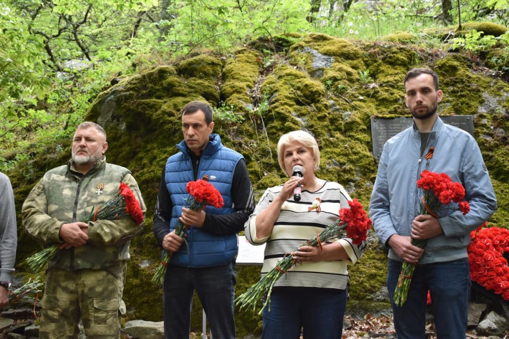 Галина Огнёва: Над Алуштой вновь развеваются алые Знамена Победы!
