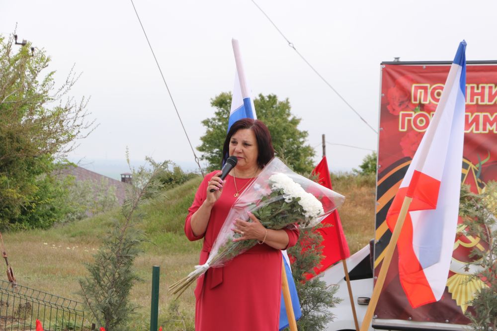 В Береговом прошел митинг, посвященный открытию памятного знака Евгению Ивановичу Половому В Береговом прошел митинг, посвященный открытию памятного знака Евгению Ивановичу Половому