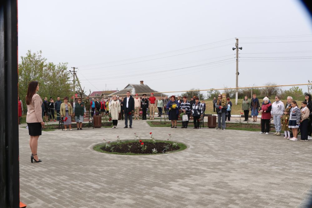 В Береговом прошел митинг, посвященный открытию памятного знака Евгению Ивановичу Половому В Береговом прошел митинг, посвященный открытию памятного знака Евгению Ивановичу Половому