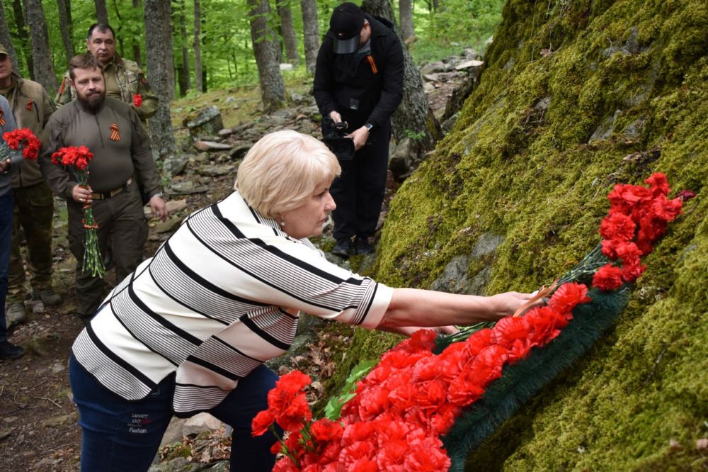 Галина Огнёва: Над Алуштой вновь развеваются алые Знамена Победы!