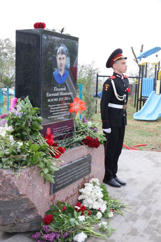 В Бахчисарайском районе открыли памятник погибшему герою СВО Евгению Половому В Бахчисарайском районе открыли памятник погибшему герою СВО Евгению Половому
