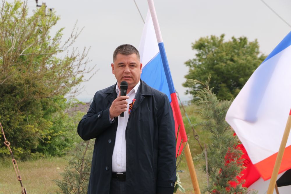В Береговом прошел митинг, посвященный открытию памятного знака Евгению Ивановичу Половому В Береговом прошел митинг, посвященный открытию памятного знака Евгению Ивановичу Половому