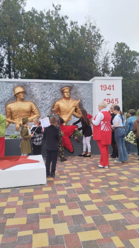 В Джанкойском районе возложили цветы к памятникам и воинским захоронениям В Джанкойском районе возложили цветы к памятникам и воинским захоронениям