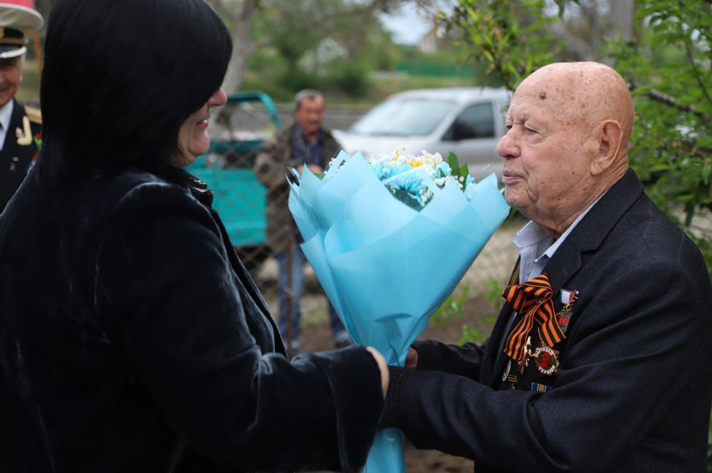 Персональное поздравление с 80-летним юбилеем Дня Победы принимал участник Великой Отечественной войны Шевякин Николай Тимофеевич Персональное поздравление с 80-летним юбилеем Дня Победы принимал участник Великой Отечественной войны Шевякин Николай Тимофеевич