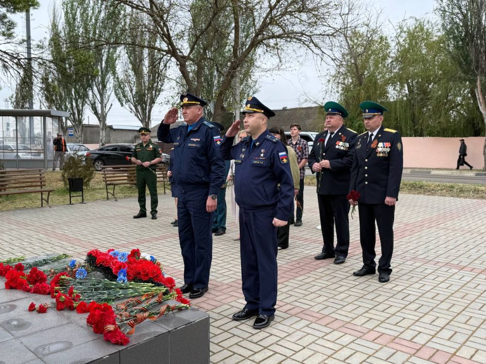 «Склоняем голову пред подвигом солдата»: Джанкой отмечает 80-ую годовщину Великой Победы «Склоняем голову пред подвигом солдата»: Джанкой отмечает 80-ую годовщину Великой Победы