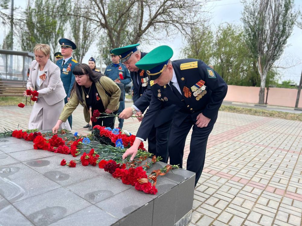 «Склоняем голову пред подвигом солдата»: Джанкой отмечает 80-ую годовщину Великой Победы «Склоняем голову пред подвигом солдата»: Джанкой отмечает 80-ую годовщину Великой Победы