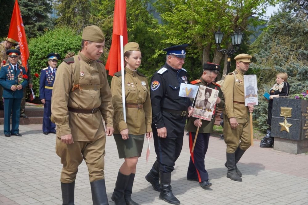 В Керчи продолжаются торжественные мероприятия, посвященные празднованию 80-летия Победы в Великой Отечественной войне В Керчи продолжаются торжественные мероприятия, посвященные празднованию 80-летия Победы в Великой Отечественной войне