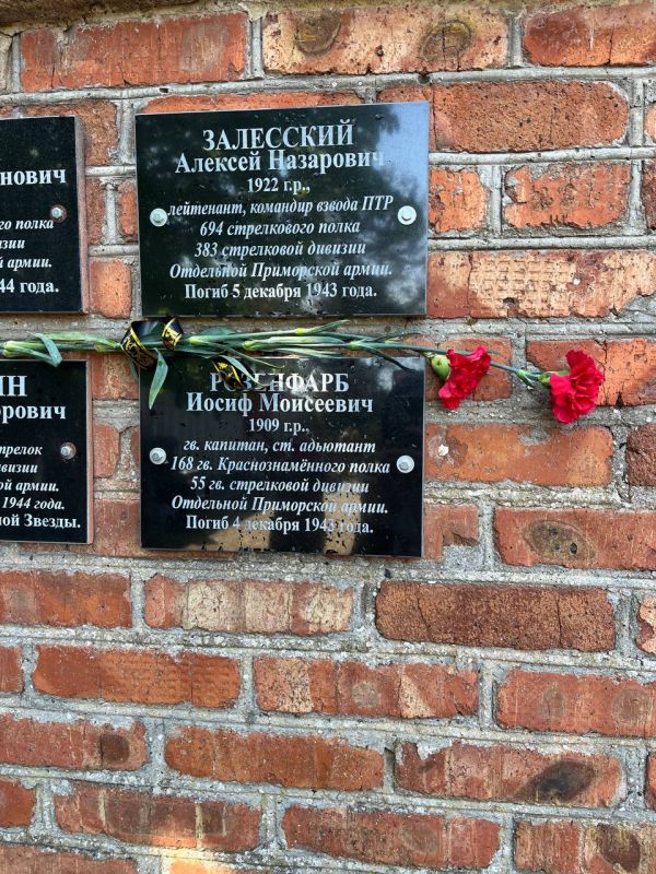 На Глазовском воинском мемориальном кладбище прошло торжественное открытие мемориальных памятных досок, увековечивших имена героев Великой Отечественной войны На Глазовском воинском мемориальном кладбище прошло торжественное открытие мемориальных памятных досок, увековечивших имена героев Великой Отечественной войны