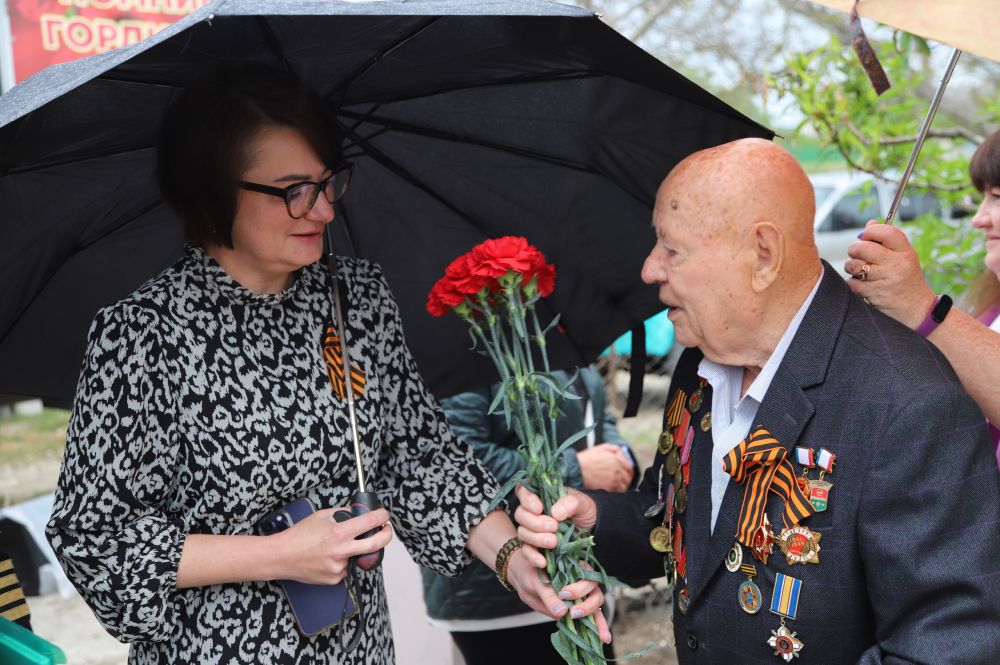 Персональное поздравление с 80-летним юбилеем Дня Победы принимал участник Великой Отечественной войны Шевякин Николай Тимофеевич Персональное поздравление с 80-летним юбилеем Дня Победы принимал участник Великой Отечественной войны Шевякин Николай Тимофеевич