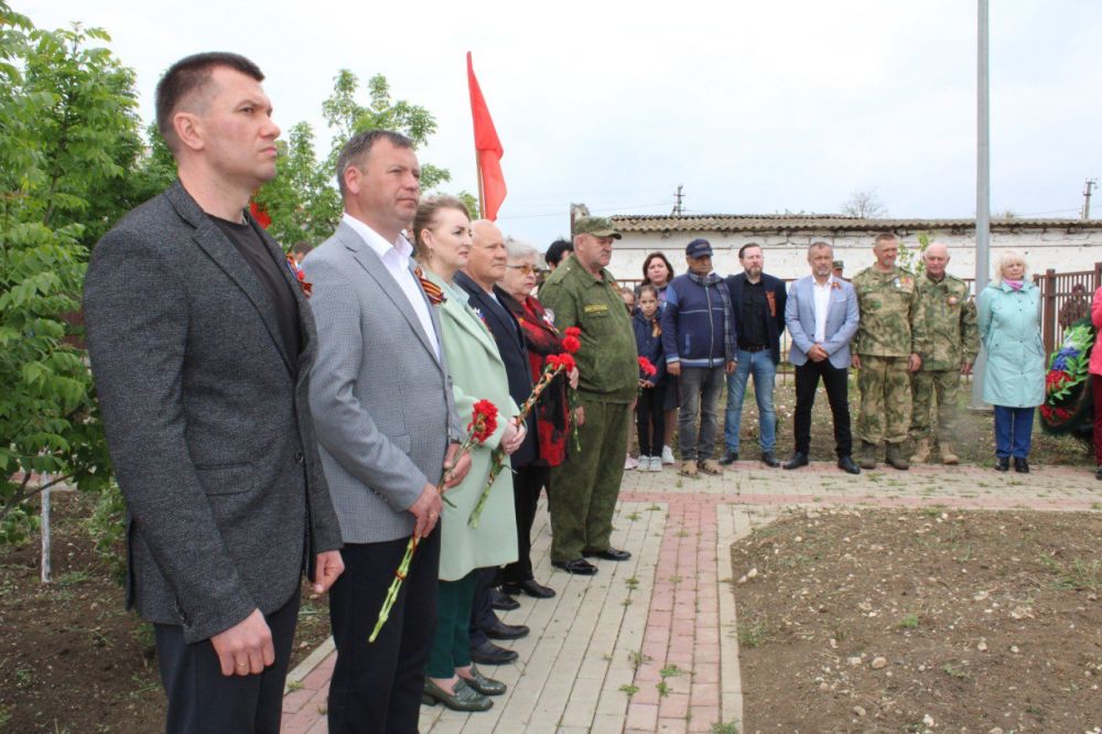 в селе Батальное на Братской могиле советских воинов торжественно открыли два памятных знака бойцам и командирам Красной армии в селе Батальное на Братской могиле советских воинов торжественно открыли два памятных знака бойцам и командирам Красной армии
