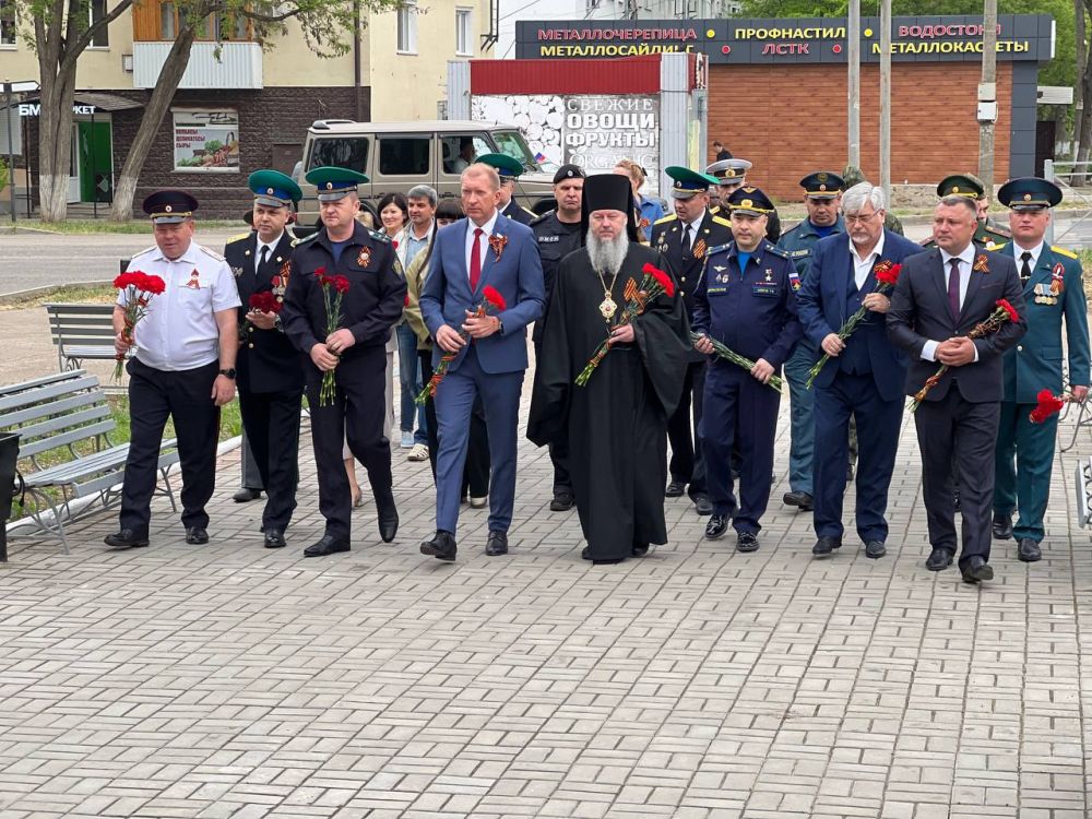 «Склоняем голову пред подвигом солдата»: Джанкой отмечает 80-ую годовщину Великой Победы «Склоняем голову пред подвигом солдата»: Джанкой отмечает 80-ую годовщину Великой Победы