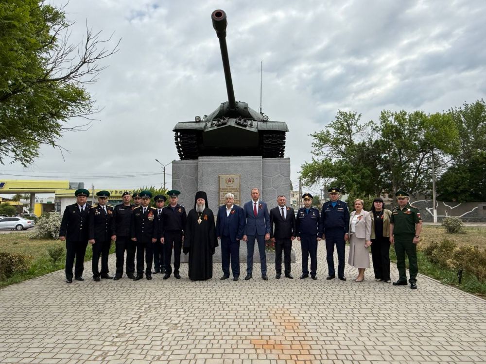 «Склоняем голову пред подвигом солдата»: Джанкой отмечает 80-ую годовщину Великой Победы «Склоняем голову пред подвигом солдата»: Джанкой отмечает 80-ую годовщину Великой Победы