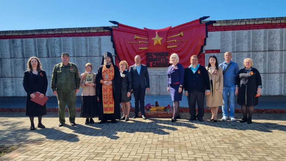 На Глазовском воинском мемориальном кладбище прошло торжественное открытие мемориальных памятных досок, увековечивших имена героев Великой Отечественной войны На Глазовском воинском мемориальном кладбище прошло торжественное открытие мемориальных памятных досок, увековечивших имена героев Великой Отечественной войны
