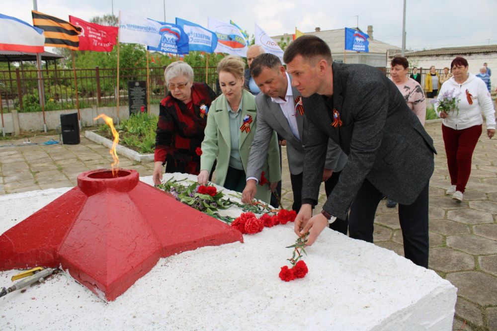 в селе Батальное на Братской могиле советских воинов торжественно открыли два памятных знака бойцам и командирам Красной армии в селе Батальное на Братской могиле советских воинов торжественно открыли два памятных знака бойцам и командирам Красной армии