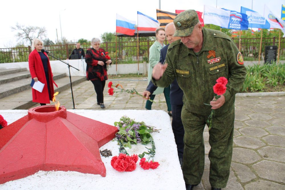в селе Батальное на Братской могиле советских воинов торжественно открыли два памятных знака бойцам и командирам Красной армии в селе Батальное на Братской могиле советских воинов торжественно открыли два памятных знака бойцам и командирам Красной армии