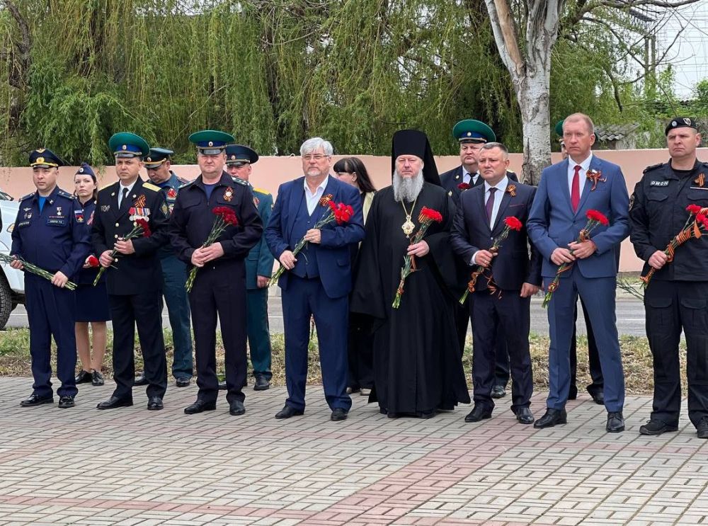 «Склоняем голову пред подвигом солдата»: Джанкой отмечает 80-ую годовщину Великой Победы «Склоняем голову пред подвигом солдата»: Джанкой отмечает 80-ую годовщину Великой Победы