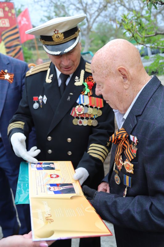 Персональное поздравление с 80-летним юбилеем Дня Победы принимал участник Великой Отечественной войны Шевякин Николай Тимофеевич Персональное поздравление с 80-летним юбилеем Дня Победы принимал участник Великой Отечественной войны Шевякин Николай Тимофеевич
