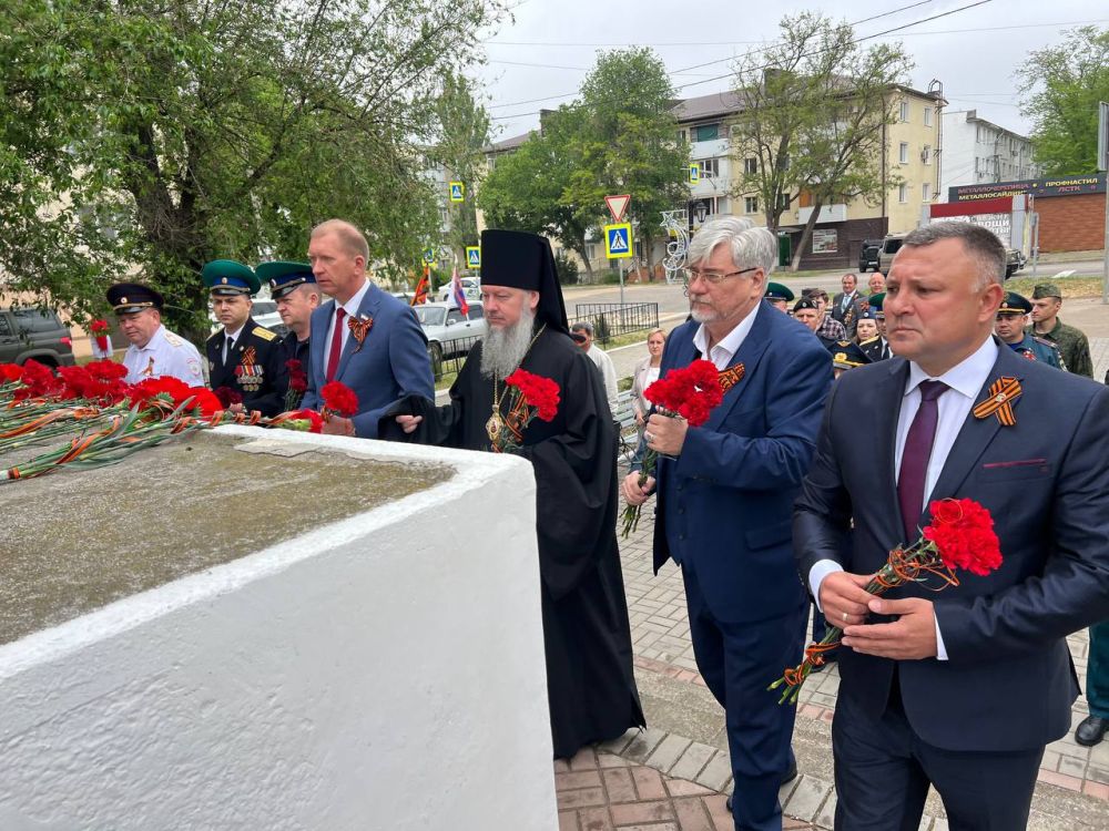 «Склоняем голову пред подвигом солдата»: Джанкой отмечает 80-ую годовщину Великой Победы «Склоняем голову пред подвигом солдата»: Джанкой отмечает 80-ую годовщину Великой Победы