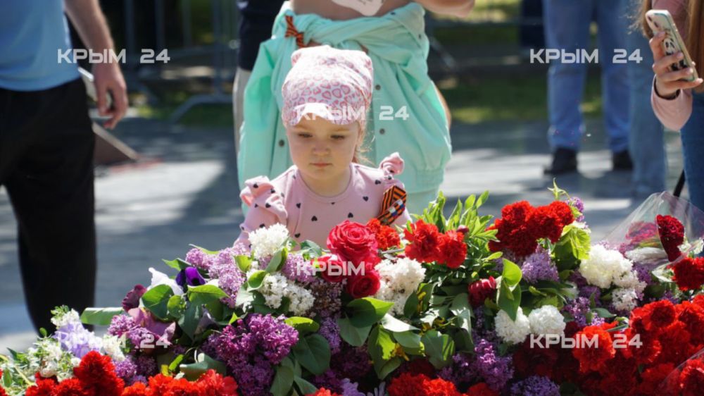 Симферополь отмечает 80-ю годовщину Победы. ФОТОРЕПОРТАЖ Симферополь отмечает 80-ю годовщину Победы. ФОТОРЕПОРТАЖ