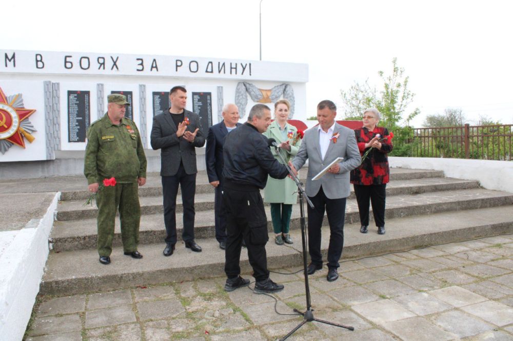 в селе Батальное на Братской могиле советских воинов торжественно открыли два памятных знака бойцам и командирам Красной армии в селе Батальное на Братской могиле советских воинов торжественно открыли два памятных знака бойцам и командирам Красной армии