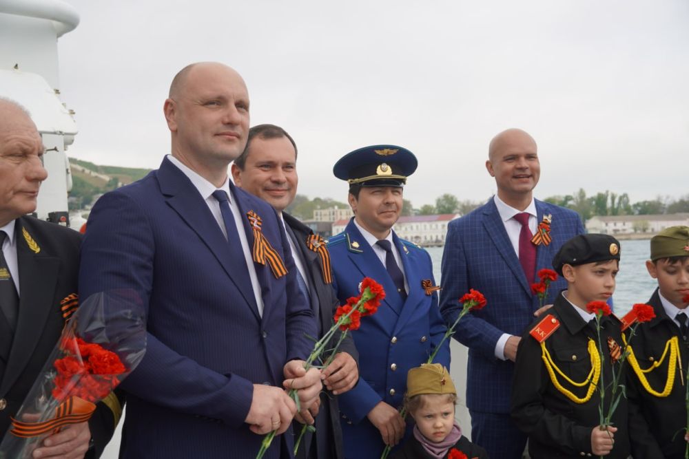 В Керчи проходят торжественные мероприятия, посвященные юбилею Великой Победы В Керчи проходят торжественные мероприятия, посвященные юбилею Великой Победы